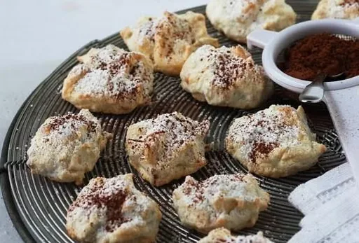 Macarrones de avellana y almendra
