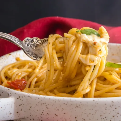 Pasta caprese caliente