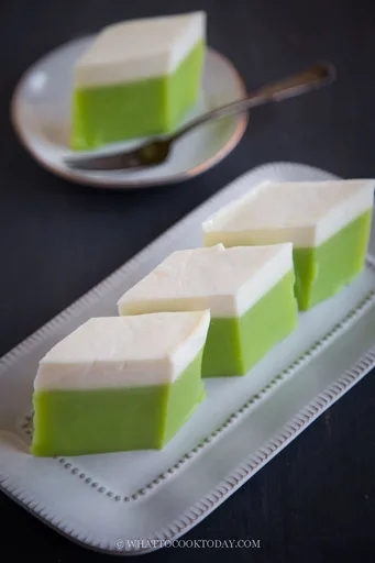 Kuih Talam Pandan (Steamed Pandan Coconut Cake)