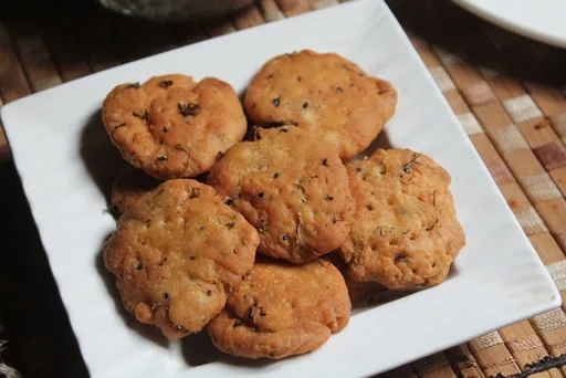 Methi Mathri Recipe - Crispy Methi Ki Mathri Recipe