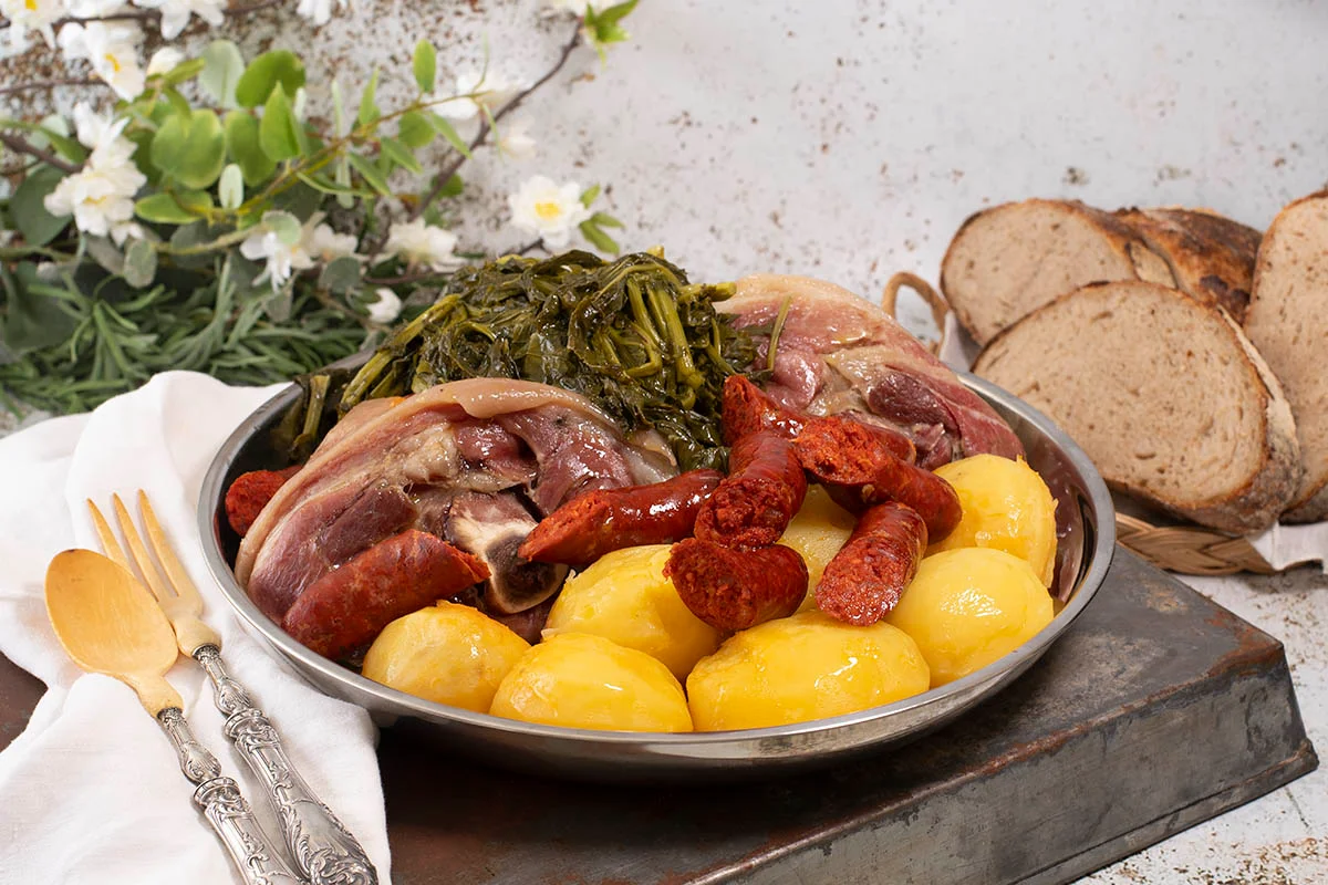 Lacón con grelos. COCINA GALLEGA