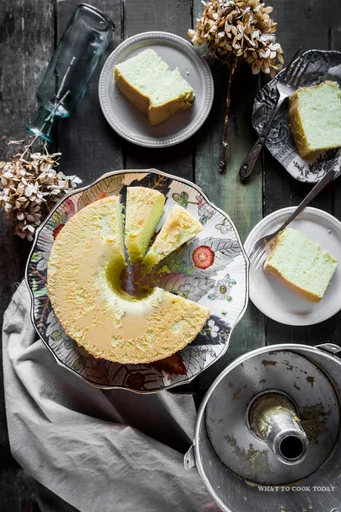 Soft and Fluffy Pandan Chiffon Cake Recipe and Video (Complete Guide)