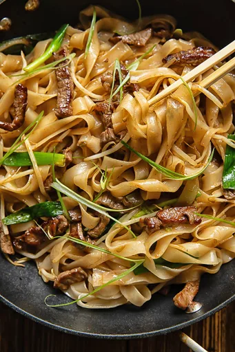 Chow Fun Noodles with Beef
