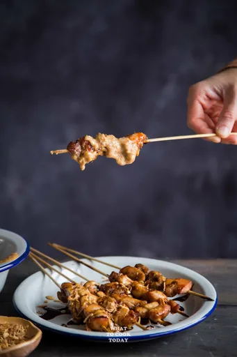 Sate Ayam Bumbu Kacang / Sate Ayam Khas Senayan (Chicken Satay with Peanut Sauce)