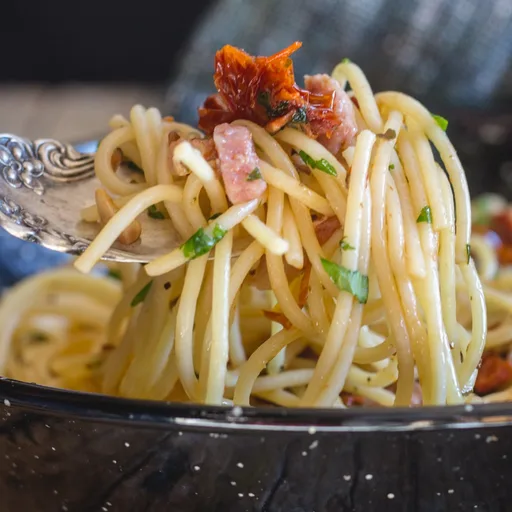 Pasta con Panceta y Tomates Secos