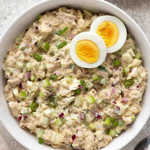 Ensalada de atún y huevo