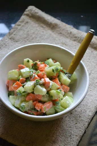 Ensalada de pepino y zanahoria - Receta fácil para el verano
