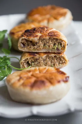 Chinese Meat Pies (Xian Bing/ 餡餅)