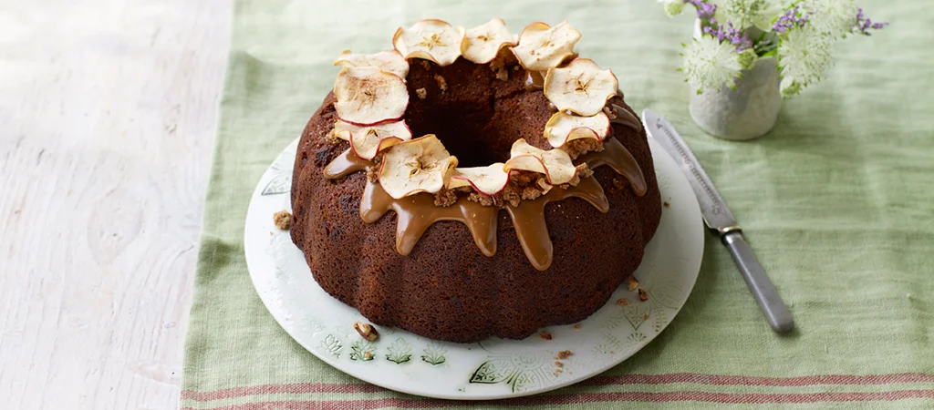 Henry’s Apple & Cinnamon Streusel Cake