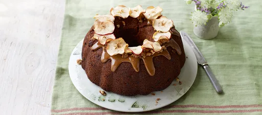 Henry’s Apple & Cinnamon Streusel Cake