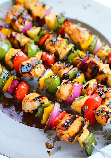 Brochetas de pollo hawaianas con chile dulce