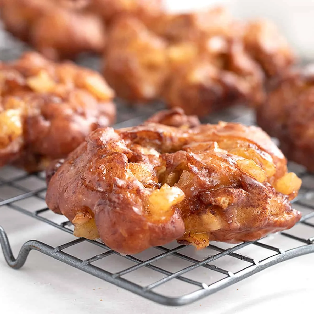 Donuts clásicos de buñuelos de manzana