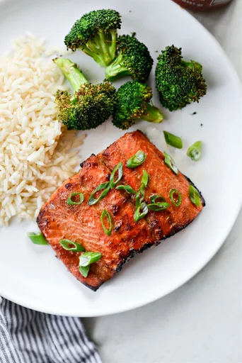 Air Fryer Garlic Sriracha Salamon