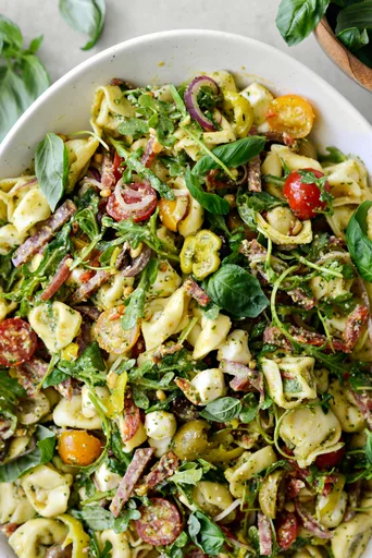 Ensalada de pasta italiana con tortellini