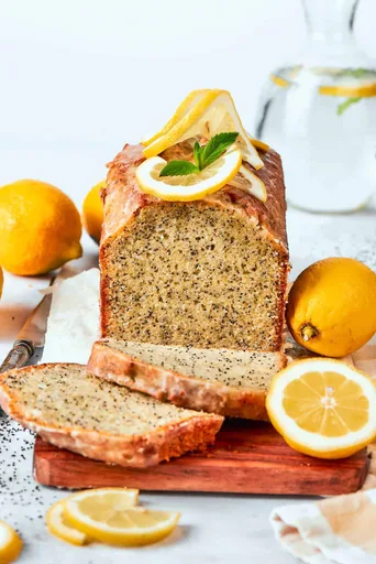 Bizcocho de almendra, limón y semillas de amapola