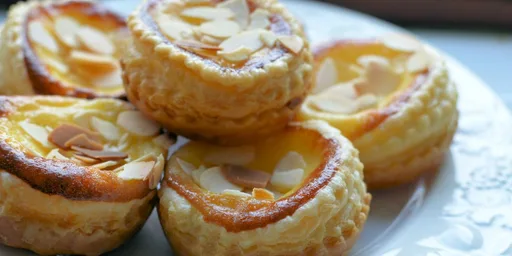 Almond and vanilla custard tarts