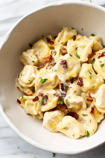 Tortellini con bacon y salsa ranchera