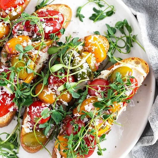 Bruschetta de tomates cherry en focaccia