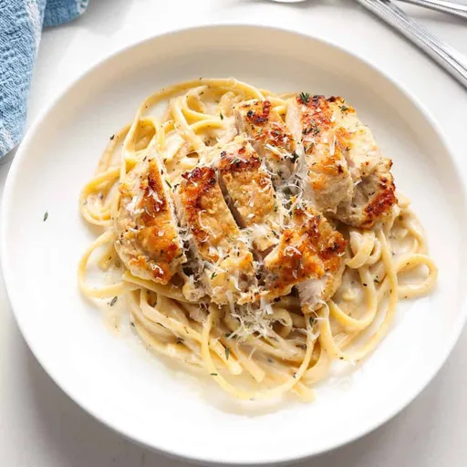 Pasta cremosa con pollo