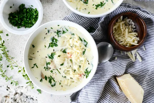 Sopa cremosa de pollo y ñoquis