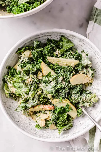 Receta de Ensalada Cremosa de Col Rizada y Tahini