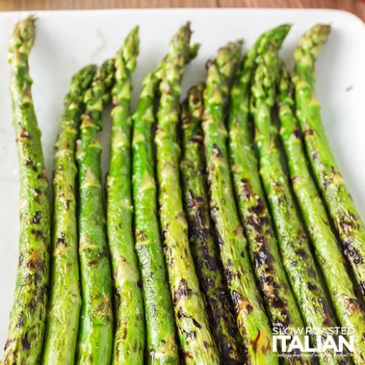 Cómo hacer espárragos a la parrilla (receta fácil y perfecta de 3 ingredientes)