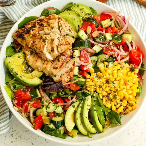 Ensalada de pollo a la parrilla