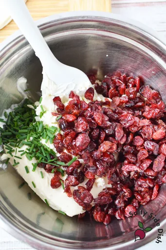 Espirales de arándanos rojos con queso crema y feta