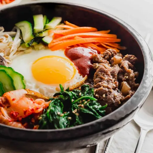 Bibimbap coreano (cuenco de arroz mixto)