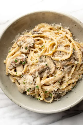 Pasta cremosa con champiñones