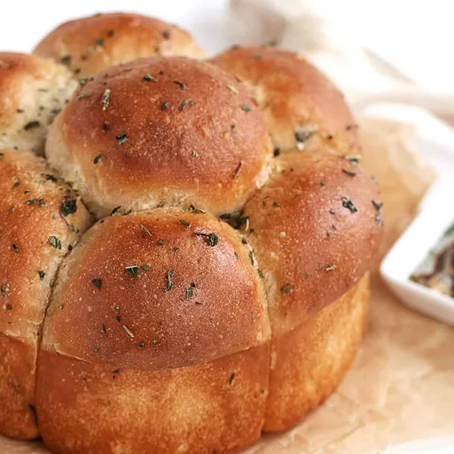 Herb and Garlic Pull Apart Rolls