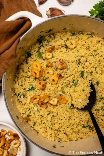 Cuscús al ajo con ajo crujiente