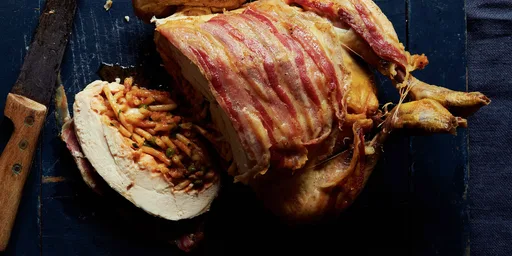 Pollo asado relleno de bucatini