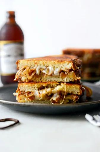 French Onion Soup Grilled Cheese Sandwiches