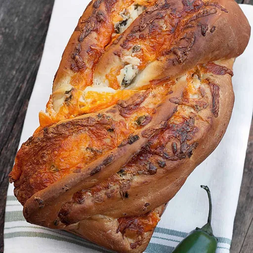Jalapeño Popper Cheese Bread