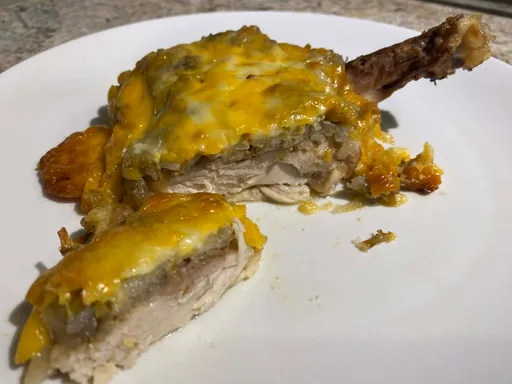 Muslos de pollo al horno con queso y hueso