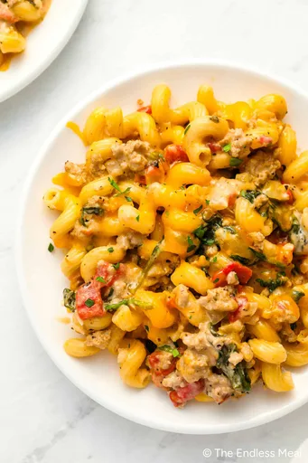 Pasta cremosa con pavo picado y cheddar (lista en 25 minutos)