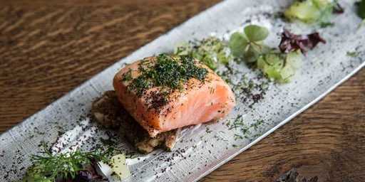 Sous vide gravlax with dill and cucumber