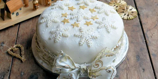 Star and snowflake Christmas cake