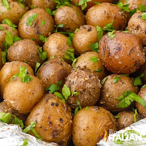 Patatas a la parrilla en papel de aluminio