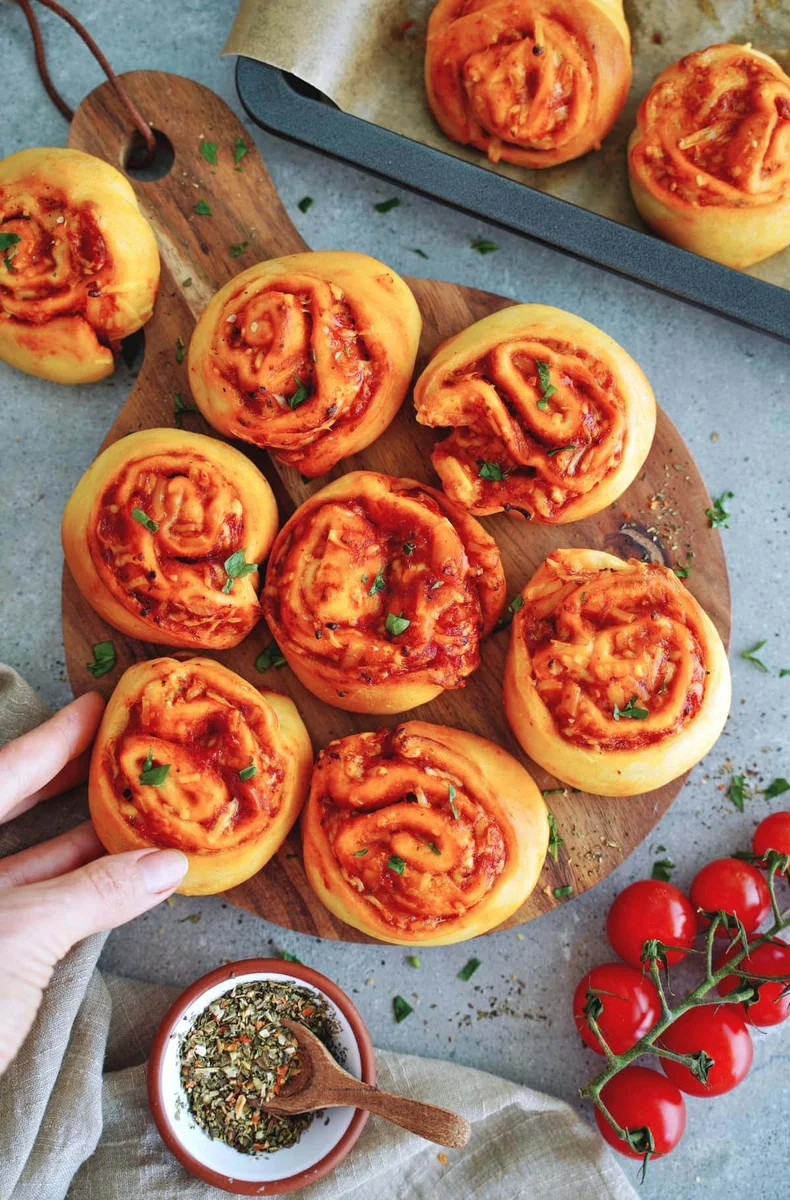 Tomato Pizza Rolls