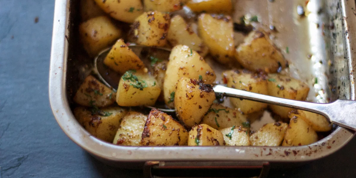 Patatas asadas especiadas con cilantro, comino y pimienta negra