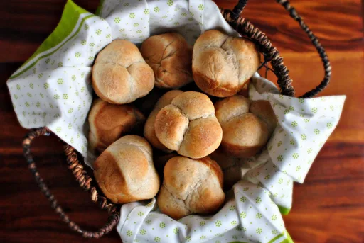 Honey Wheat Cloverleaf Dinner Rolls