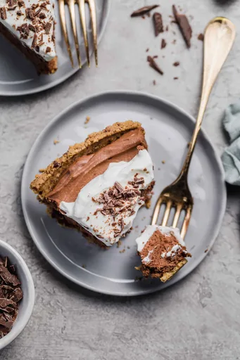 Light As Air, No-Bake Chocolate Mousse Pie