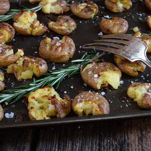 Patatas Aplastadas al Aceite de Oliva y Romero
