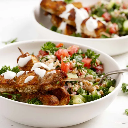Brochetas de pollo shawarma