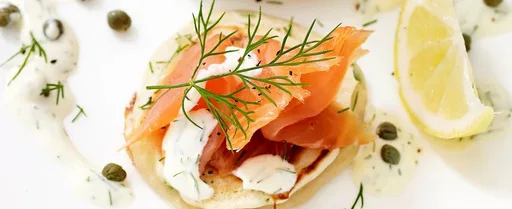 Smoked salmon pancakes with crème fraîche