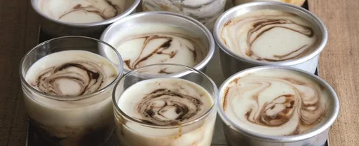 Panna cotta de vainilla con remolino de espresso