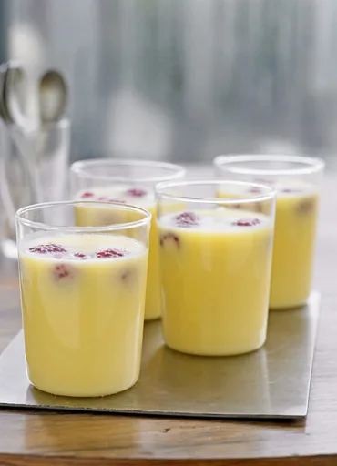 White chocolate and raspberry pots