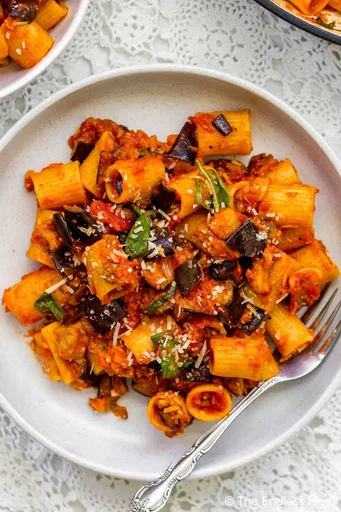 Pasta alla Norma (pasta con berenjena y tomate asados)